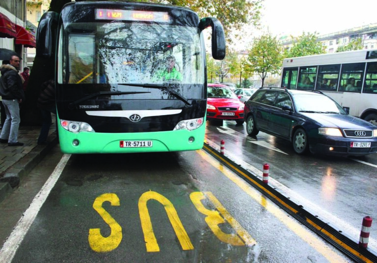 Operatorët e transportit publik kërkojnë mbështetje për karburantin, rrezikohet reduktimi i autobusëve