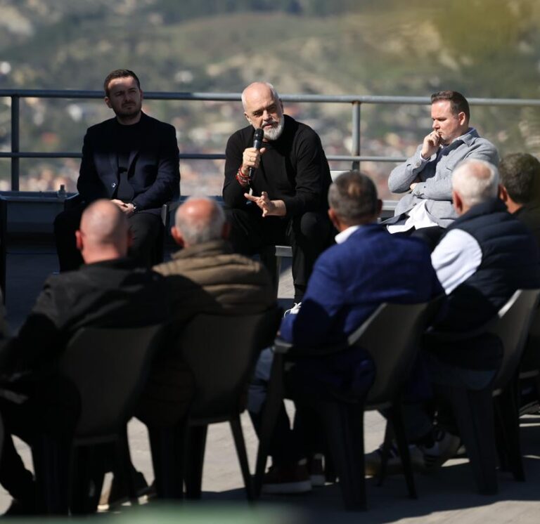 Rama: Berati, dallëndyshja e parë e pranverës së rikthimit të njerëzve në Shqipëri