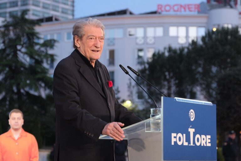 Foltorja tek Kryeministria, Berisha: Protestuesit po torturohen në burg, po izolohen pa të drejtë
