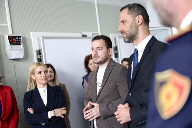 Ministrat Salla dhe Lamallari në pikën e inspektimit kufitar Durrës: Forcohet kontrolli për sigurinë ushqimore të importeve