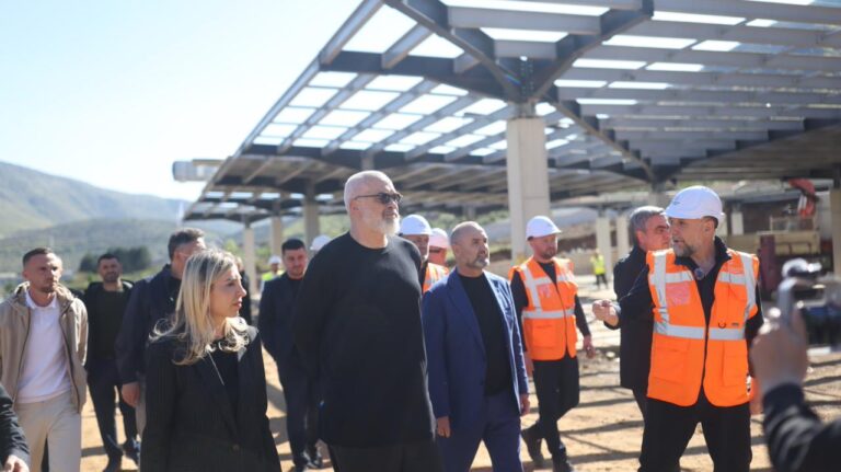 Rama inspekton punimet në kantierin e ”Parkut Retro”: Dedikuar komunitetit dhe turistëve që po dynden gjithnjë e më shumë drejt Dibrës