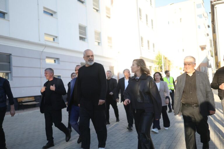 FOTO/ Modernizimi i arsimit profesional në Dibër, Rama inspekton konviktin e ri të shkollës ”Nazmi Rushiti”