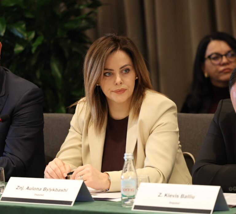 Deputetja e PS: Shqipëria po avancon në integrimin europian, çdo pretendim tjetër është i pavërtetë