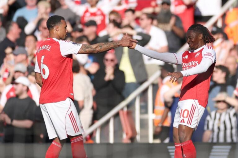 Arsenali përmbush detyrën ndaj Newcastle dhe ia kalon presionin City-t