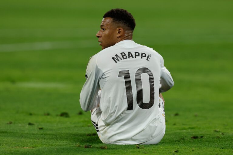 Mbappé, i dëmtuar dhe i mërzitur