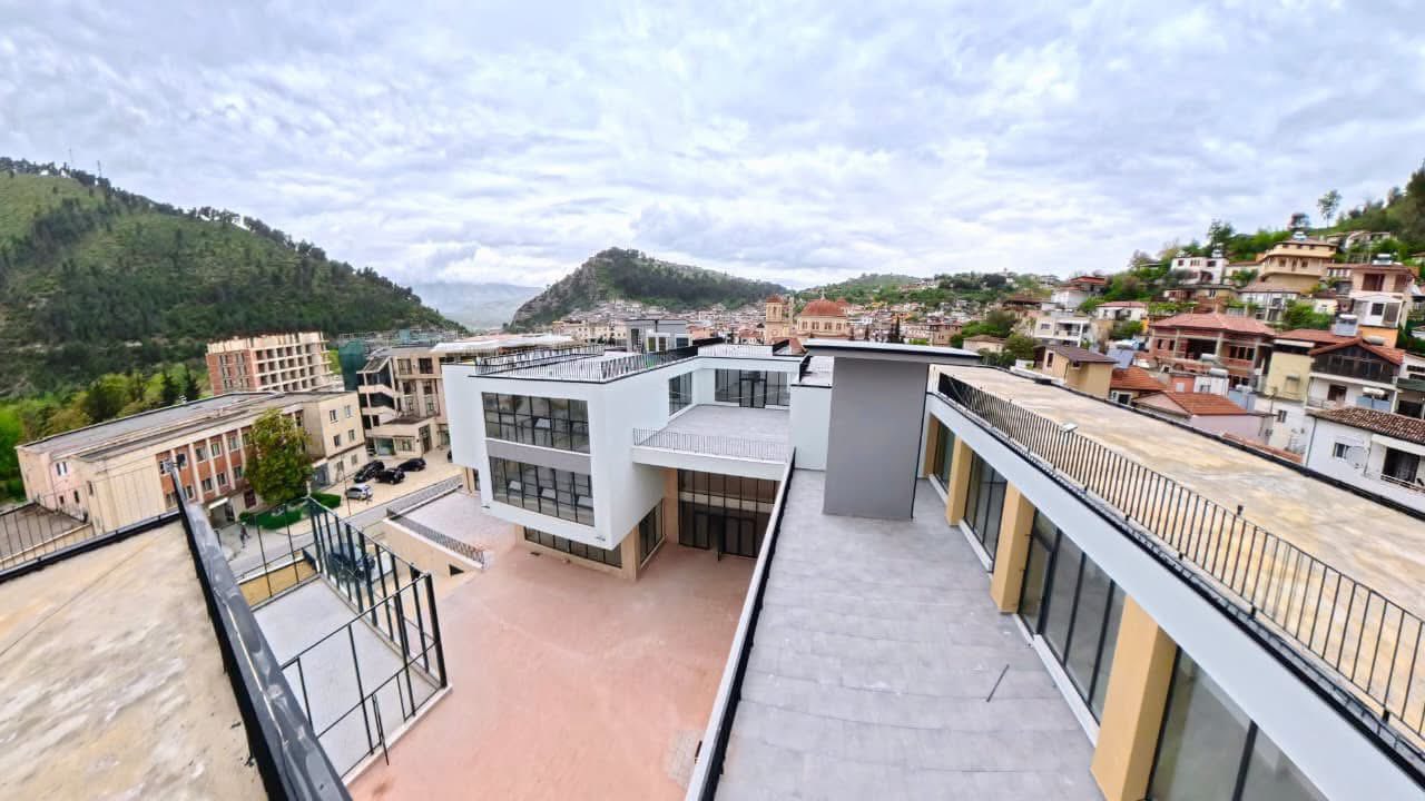 Shkolla  22 Tetori  në Berat  Rama  Laboratorë modernë dhe kushte bashkëkohore për 500 nxënës