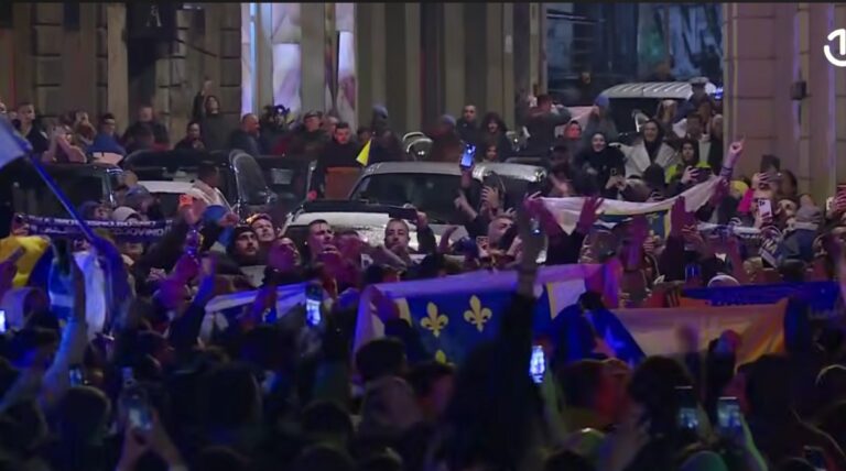 Festë e madhe në Bosnje pas kualifikimit historik për në Kupën e Botës (VIDEO)