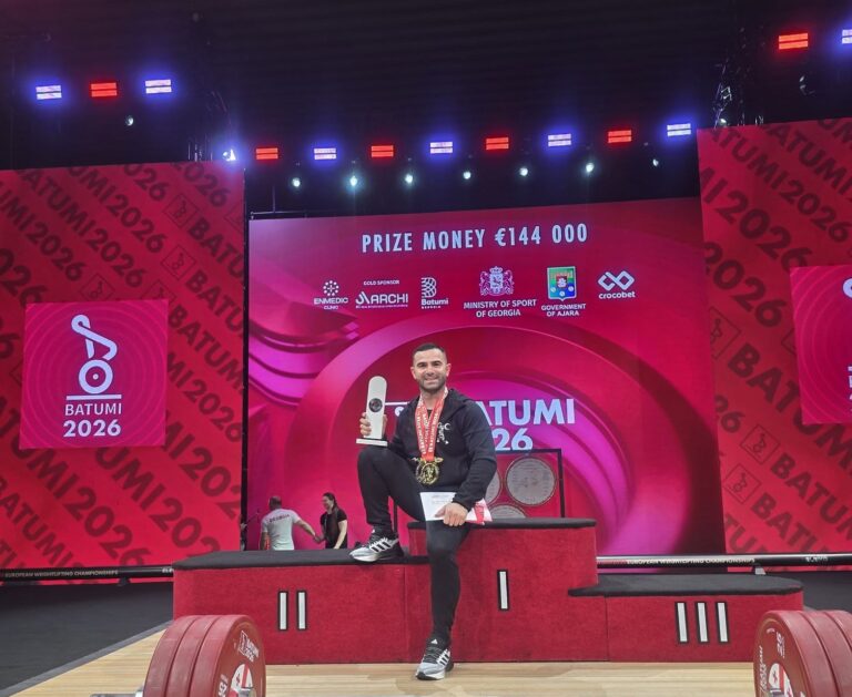 Briken Calja i jashtëzakonshëm, medalje ari dhe argjendi në Europianin e peshëngritjes