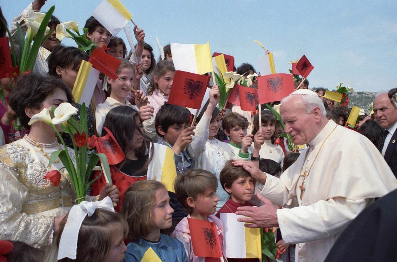 lutja-e-papes-gjon-pali-ii-drejtuar-zojes-se-shkodres-me-25-prill-1993