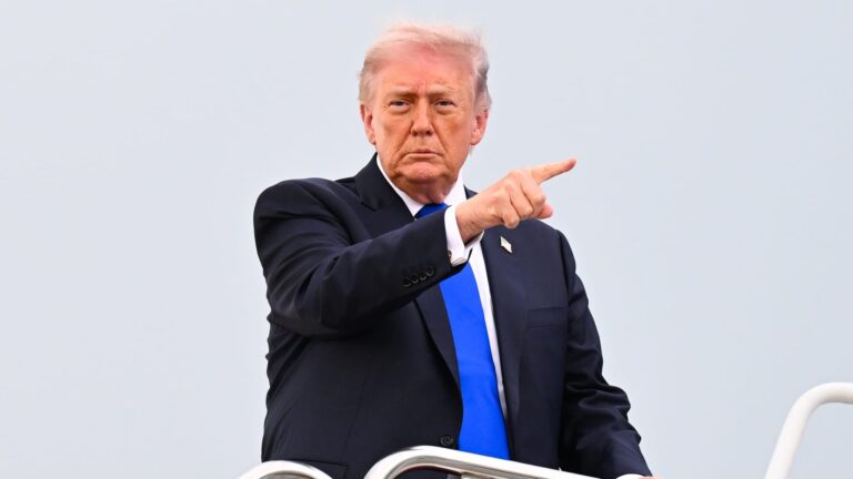 Tensionet me Iranin: Trump: ‘Ne i kemi të gjitha kartat, ata asnjë’