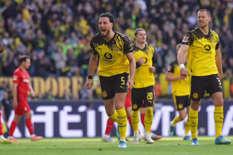 Dortmund mund me poker Freiburgun dhe siguron Championsin