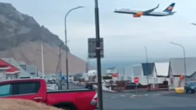 Zemërim në Islandë: Pilot fluturon avion pasagjerësh në lartësi të rrezikshme mbi qytetin e tij