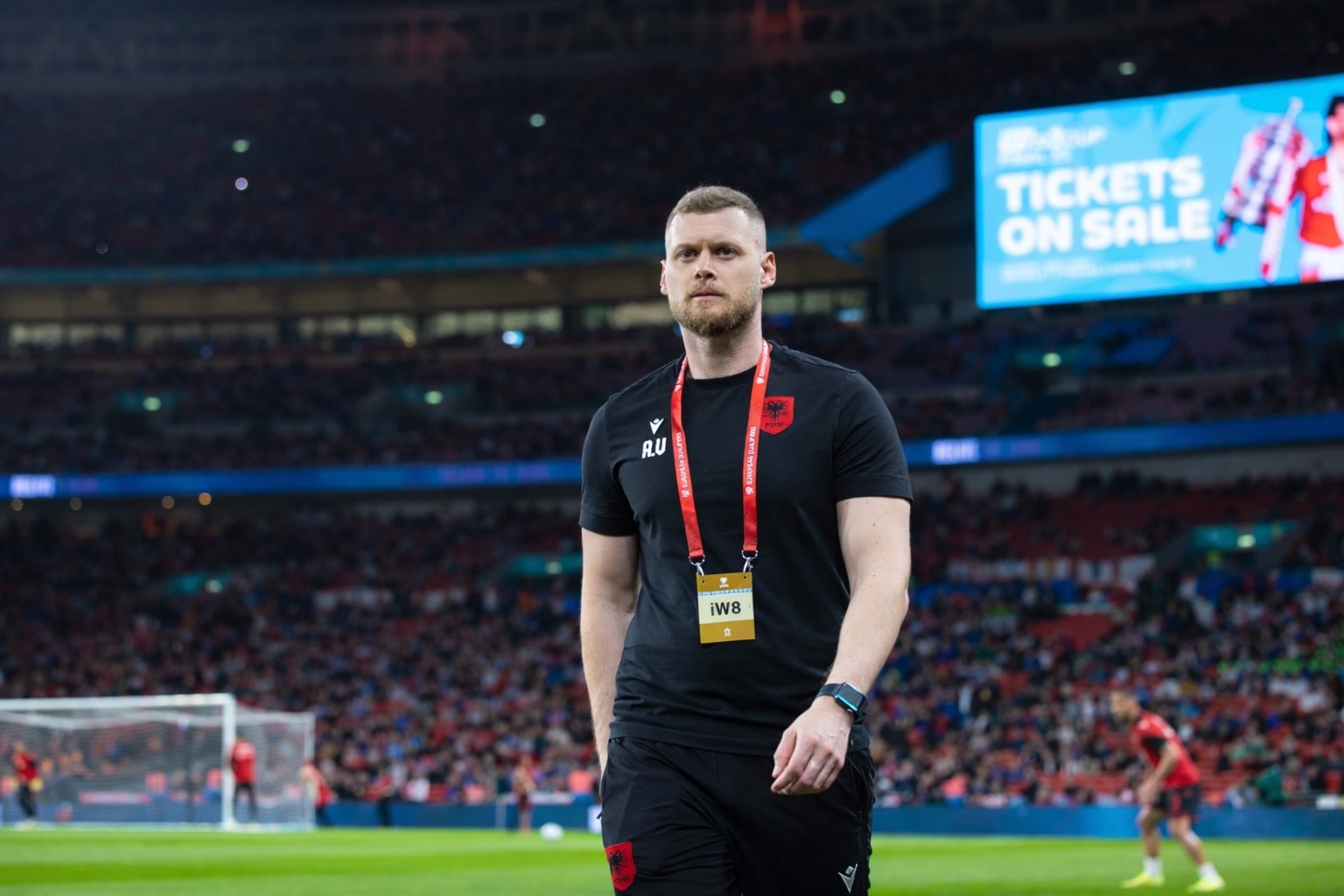 Fizioterapisti i Kombëtares  Arzen Voci rrëfen rrugëtimin e tij kuqezi