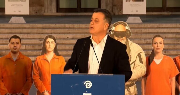 Flamur Noka thirrje shqiptarëve: I bëri bllokadë drejtësisë! Më 17 prill bashkohuni për t’i dhënë goditjen regjimit