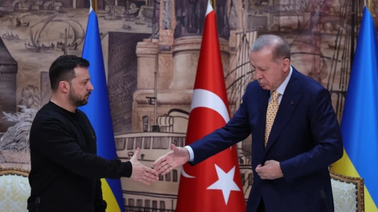Ukraina i kërkon Turqisë të organizojë takimin Zelensky-Putin, të jenë të përfshirë edhe Trump dhe Erdogan