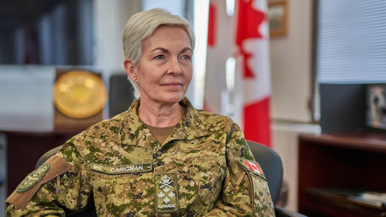 E vetmja grua në tryezën e NATO s  komandantja e Kanadasë shembull se gratë udhëheqin edhe ushtri