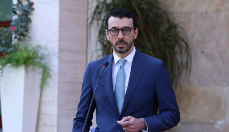 Ministri Karakaçi reagon për elektricistin që humbi jetën në Himarë