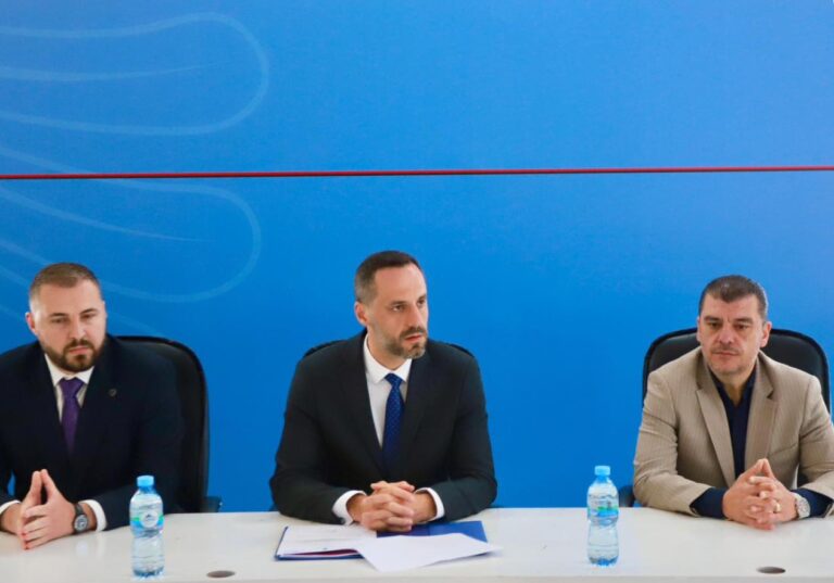Ministri Lamallari prezanton kreun e ri të AMP-së, Klevis Qose