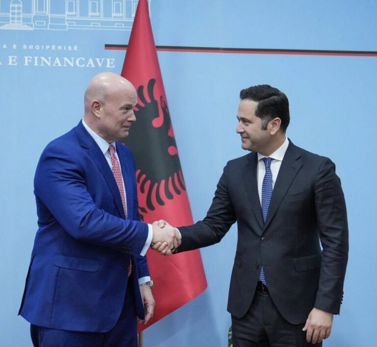 Ministri Malaj pret Whitaker: Rritje e shpenzimeve për mbrojtjen, fokusi tek industria ushtarake dhe inovacioni teknologjik