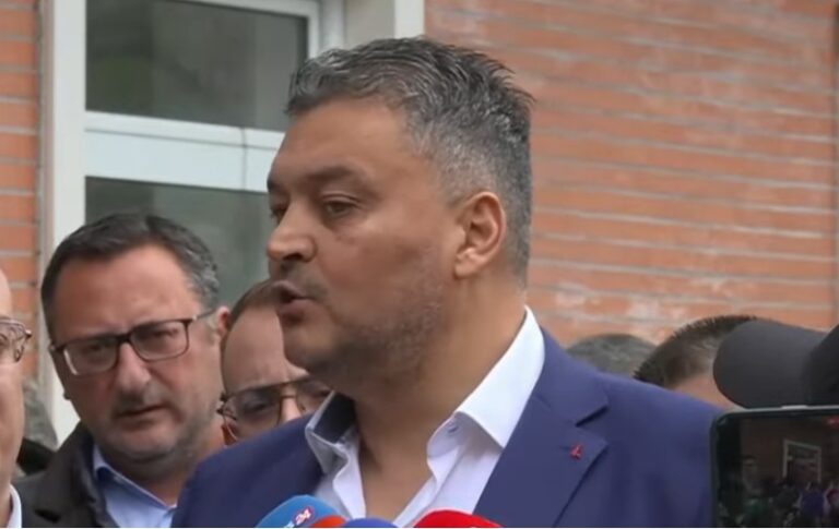 Të përjashtuarit nga PD e Durrësit shkojnë në selinë blu: Duam ballafaqim me Sali Berishën!