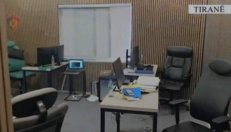 Mashtrim ndërkombëtar nga Tirana, zbulohet një tjetër Call Center që synonte të huajt