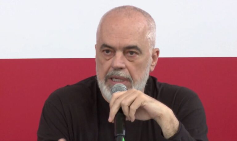Rama sulmon opozitën nga Asambleja e PS-së në Lushnjë: Shkojnë dhe lehin në Bruksel, por më shumë do të zhyten!