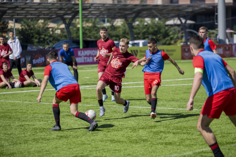 “Replay Snack Elka Cup 2026”/ Përcaktohen ekipet gjysmëfinaliste në Tiranë mes emocioneve dhe spektaklit