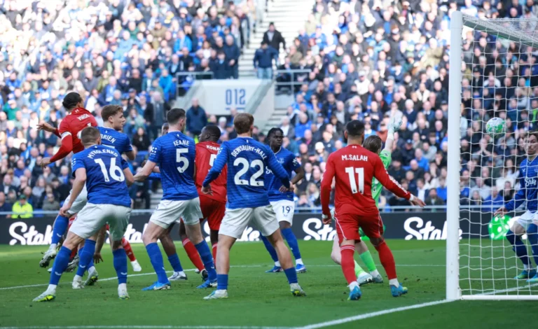 Liverpooli merr fitore dramatike në derbin ndaj Evertonit (VIDEO)