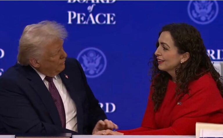 Trump i dërgon letër Vjosa Osmanit, përshëndet përfundimin e mandatit të saj si Presidente e Kosovës