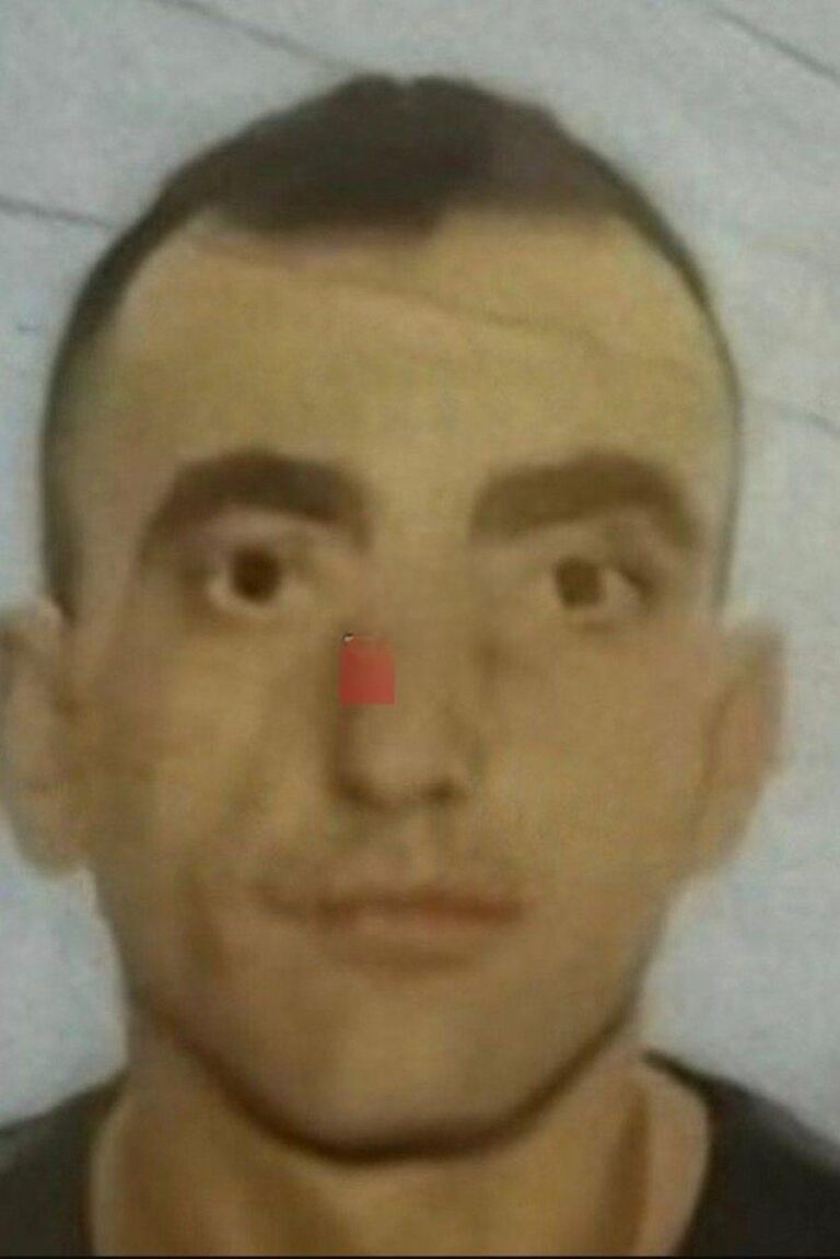 Vrau me çifte fqinjin, autori është Eduart Afmataj. Konflikti për motive të dobëta