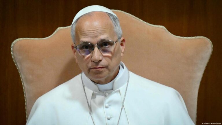 Papa paralajmëron për rreziqet e IA-së dhe “skllavërinë e re”