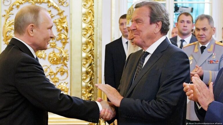 Putin dëshiron Schröder si ndërmjetës në Ukrainë, ish-kancelari hesht