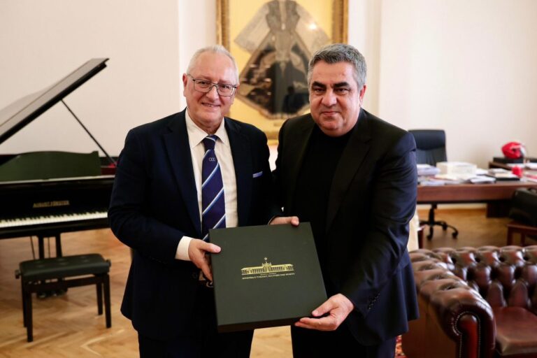 Ministri Gonxhja: Prishtina dhe Durrësi gati të shkruajnë një kapitull historik për sportin mesdhetar
