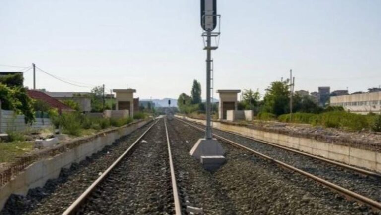 Hapet tenderi 15.7 mln euro për zgjatimin e shinave me 4 km për linjën Tiranë-Durrës