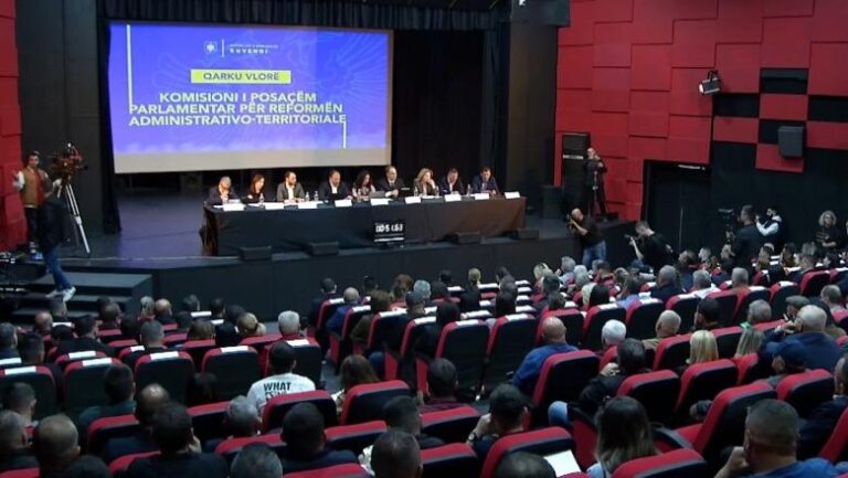 Komisioni në Vlorë, Mazniku: Fokusi te mënyra e funksionimit të njësive! Boçi: Ka bashki të diskriminuara që mezi mbyllin muajin
