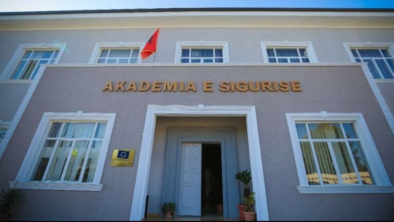 Reagon AKU pas helmimit për herë të dytë të studentëve të Akademisë së Sigurisë