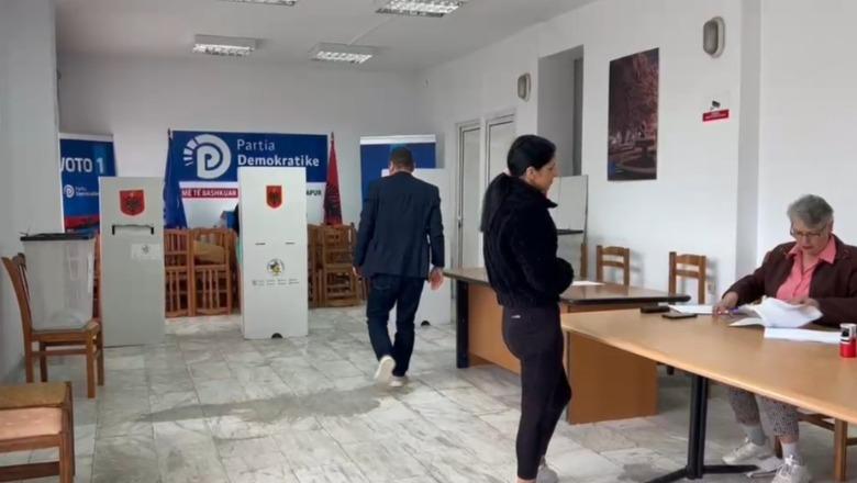 Demokratët e Fierit drejt kutive për të rikonfirmuar Berishën  në qarkun e Korçës janë rreth 5 mijë anëtarë me të drejtë vote