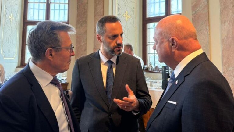 Lamallari takohet me kancelarin e Austrisë dhe me ish-sekretarin e Përgjithshëm të NATO-s: Shqipëria ka bërë progres
