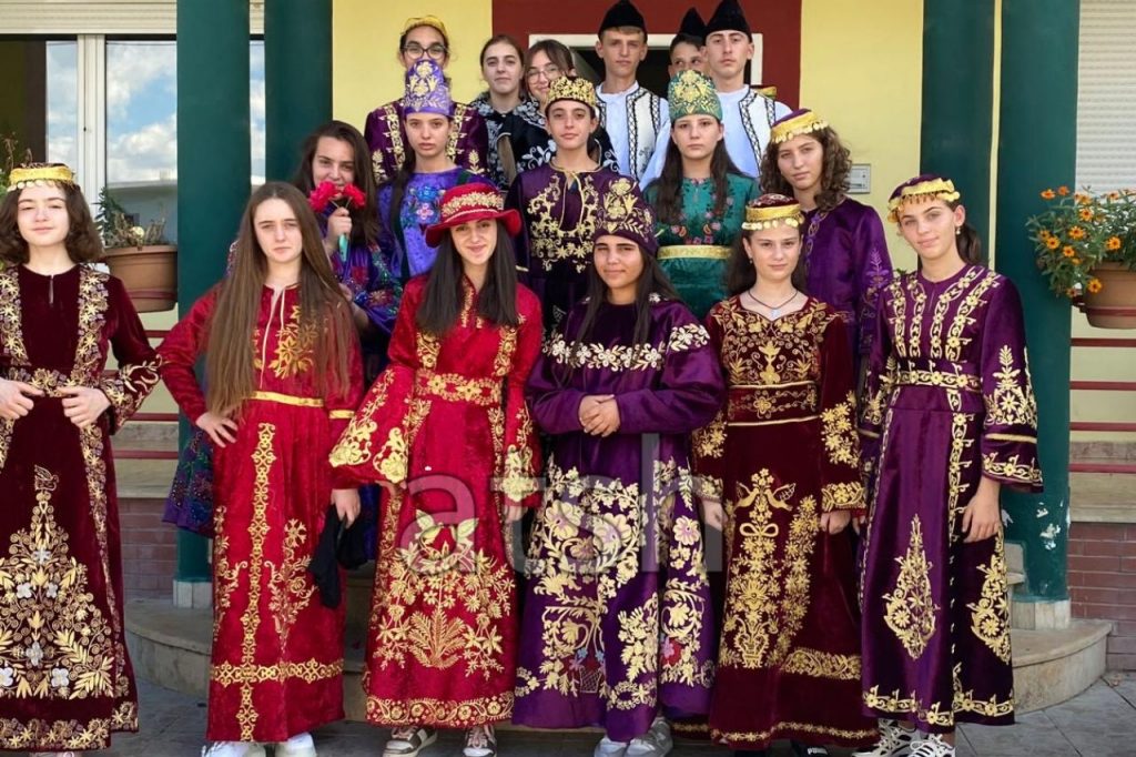 e-shnderroi-shtepine-ne-berat-ne-muze-artizania-tefta-qose-500-kostume-popullore-puna-e-nje-jete