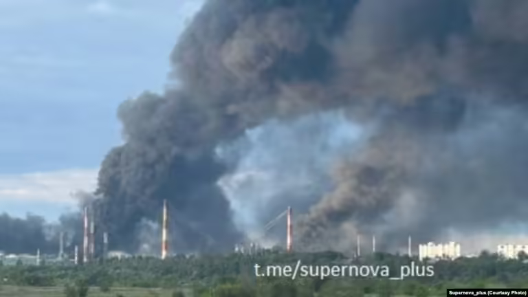 Dronët ukrainas godasin rafinerinë ruse gjatë një tjetër sulmi thellë brenda Rusisë
