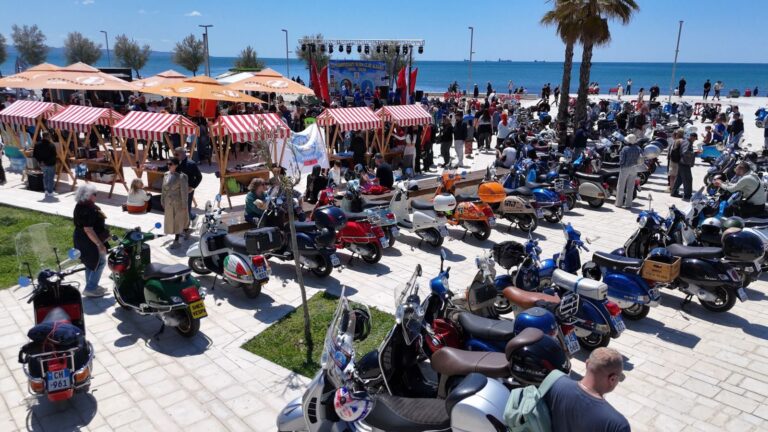 Rama: Të apasionuarit pas Vespa-s nga 17 shtete mblidhen në Durrës, qyteti shndërrohet në pikëtakim të stilit dhe pasionit