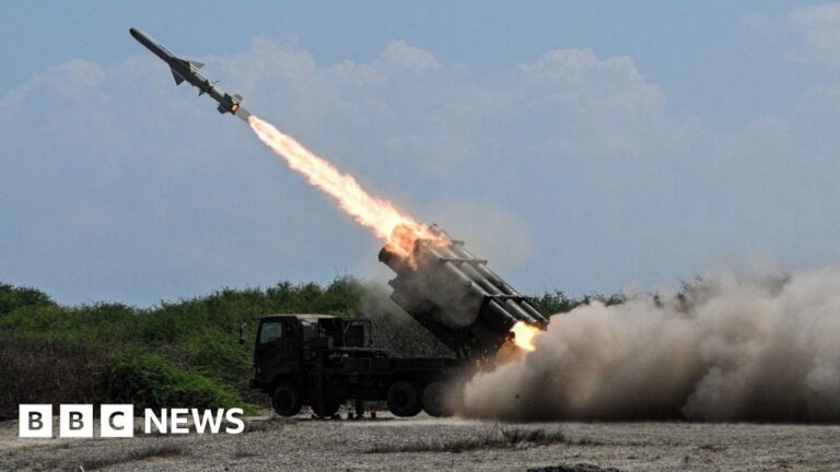 Ministri japonez i Mbrojtjes mohon militarizmin dhe kritikon “arsenalin e madh” të Kinës
