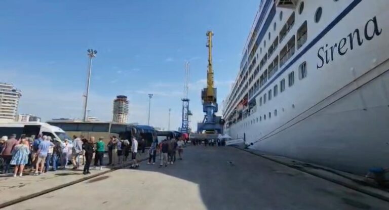 Rama: 646 turistë mbërrijnë në Durrës me kroçierën “Sirena”