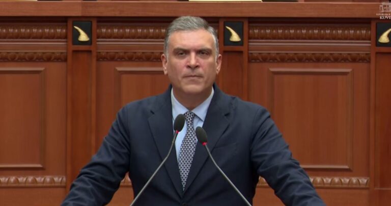 Tedi Blushi në Kuvend: Rama po e përdor drejtësinë si kamzhik për të goditur kundërshtarët