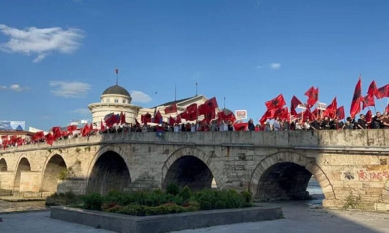 Protesta në Shkup, 3 studentë shqiptarë ndalohen nga Policia