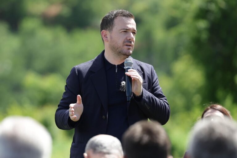Ministri Andis Salla prezanton skemat e reja të financimit për blegtorët në Librazhd