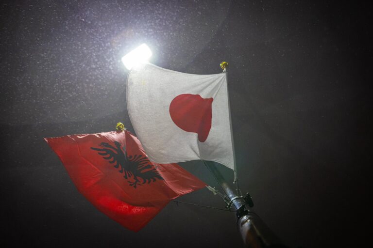 FOTO/ Rama në Japoni, pritja e veçantë me ngjyrat kuqezi në Tokio