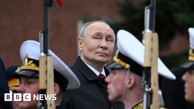 Putin denoncon NATO-n në paradën e shkurtuar të Ditës së Fitores