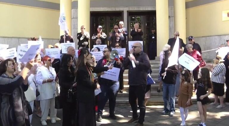 Sot Dita e Punëtorëve! Sindikatat protestë para ministrisë së Ekonomisë dhe kryeministrisë: 1 Maji nuk është festë