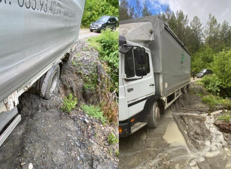 Rrëshqitje dherash në aksin Gramsh-Kukur, kamioni në rrezik të përfundojë në greminë